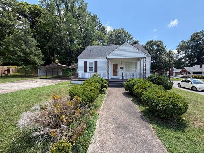 Building Photo - 2 Bed 1 Bath Home