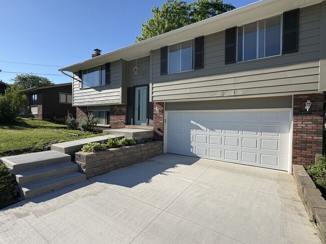 256 Monroe Dr
