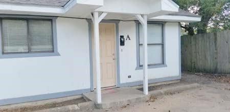 Building Photo - 105 E Tyler St