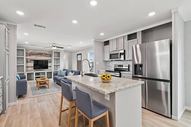 Building Photo - 1030 Monarch Dr