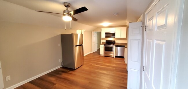 Entrance - 1605 Douglas Ave Unit D