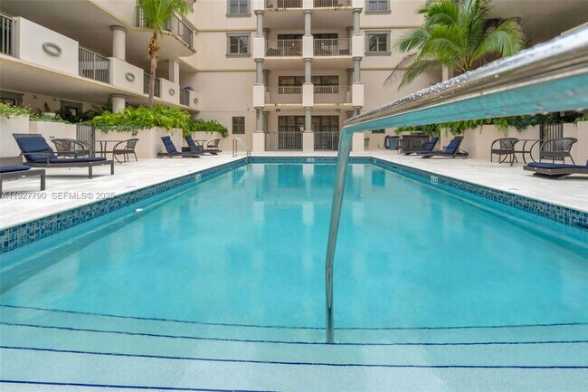 Photo - 1650 Galiano St