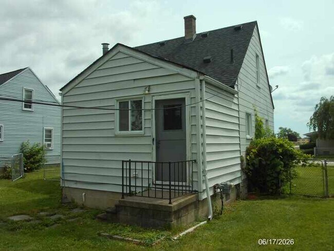 Photo - 25627 Paige St
