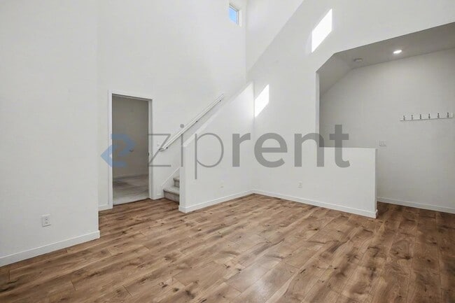 Photo - 450 Crate Ave