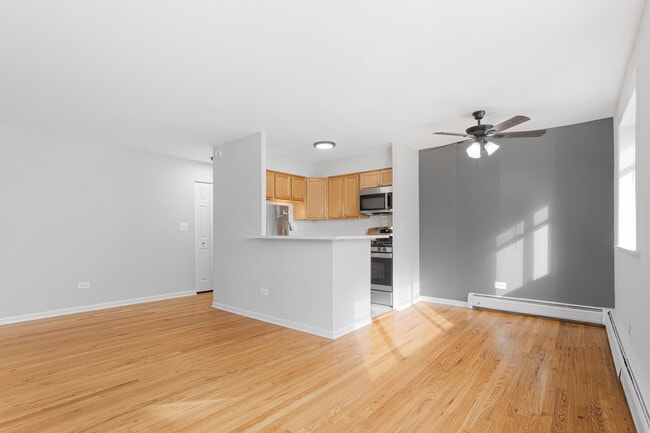 Photo - 6758 N Sheridan Rd