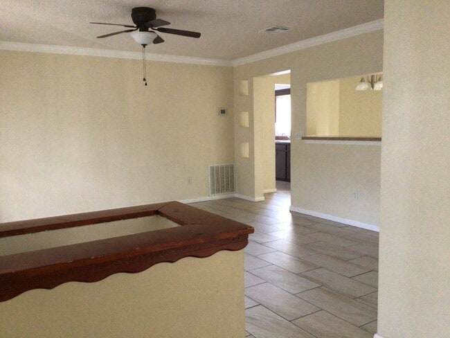 Photo - 2/2/2  SINGLE FAMILY IN GREAT LOCATION CALL LINDA PATTI 386.837.2882