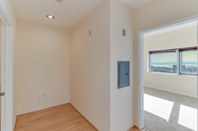 Photo - 1 Mandalay Pl Unit 1701