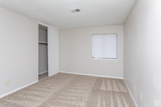 2BR, 2BA - 1100SF