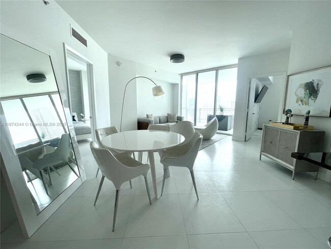 Building Photo - 350 S Miami Ave Unit 4003 Rental