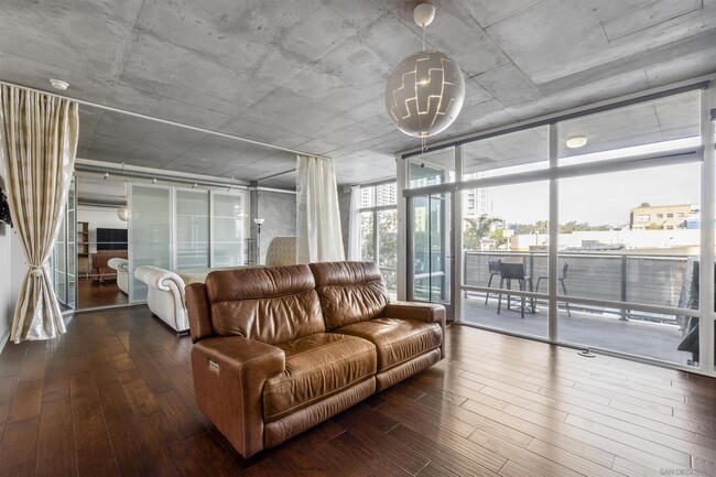 Building Photo - 1080 Park Blvd Unit 202 Rental