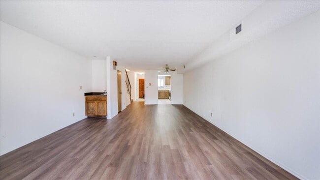 Photo - 636 E Harvard Rd