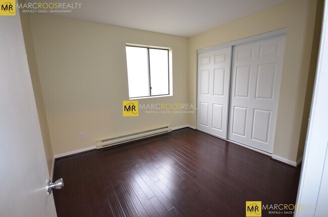 Photo - 132 Marginal St