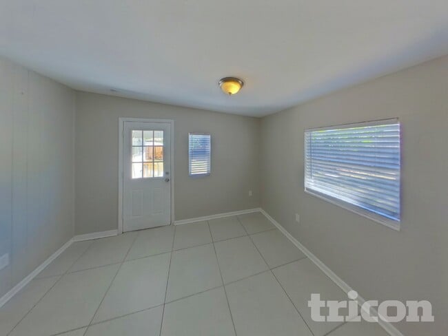 Photo - 7000 Brentford Rd