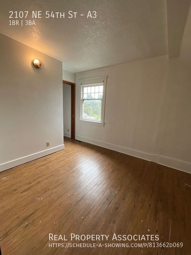 Building Photo - 2107 NE 54th St Unit A3