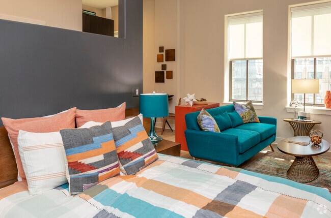 !BR, 1BA - The Alexandria - Junior