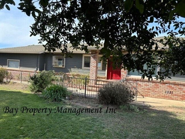 Building Photo - Beautiful 3 bedroom in the foothills outside of Gonzales