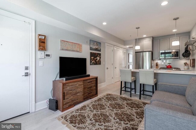 Building Photo - 3918 W St NW Unit 6
