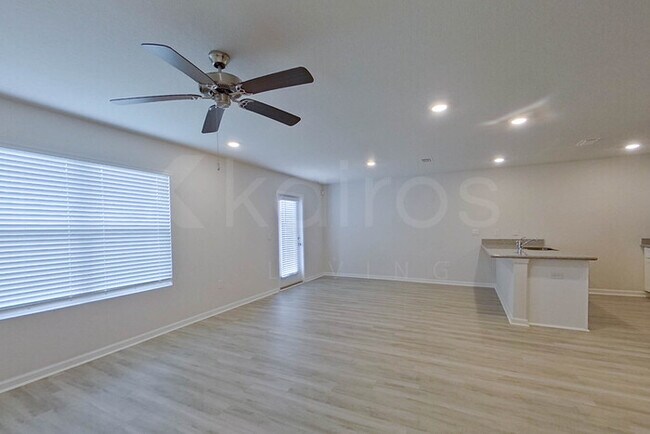 Photo - 110 Metalmark Dr