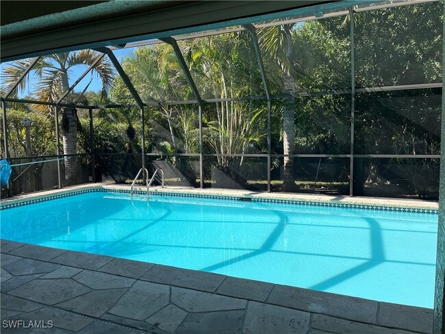 Photo - 385 Ashbury Way