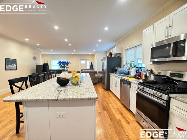Building Photo - 39 Bothwell Rd Unit 1 Rental