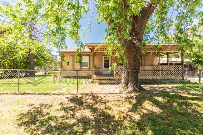 Building Photo - 1817 Catherine St Rental