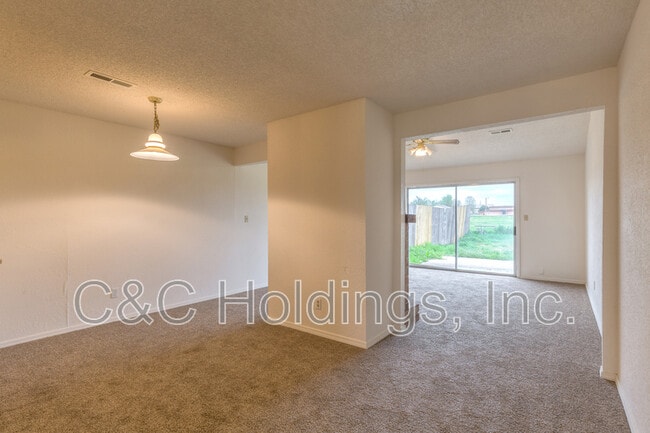 Photo - 304 W Quantico St