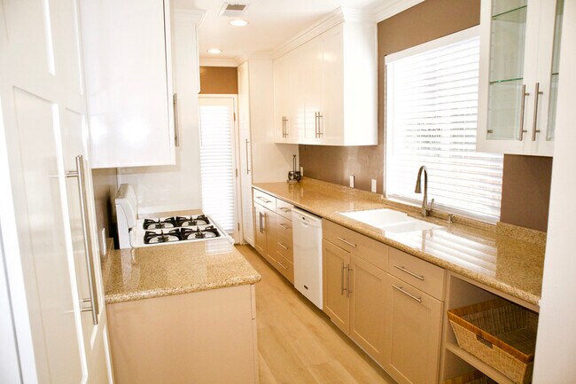 Photo - 721 Avenue A