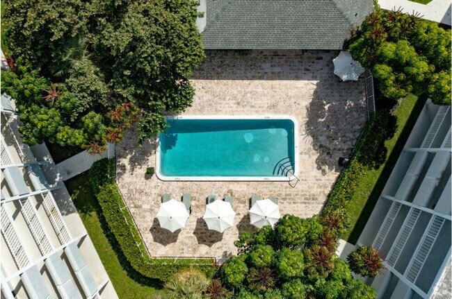 West Palm Lane Apartments