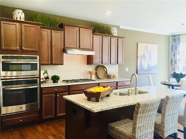 Photo - 663 Greencrest Ln