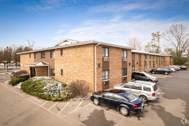 Lakeside Village Apartments - Mundelein, IL | ForRent.com