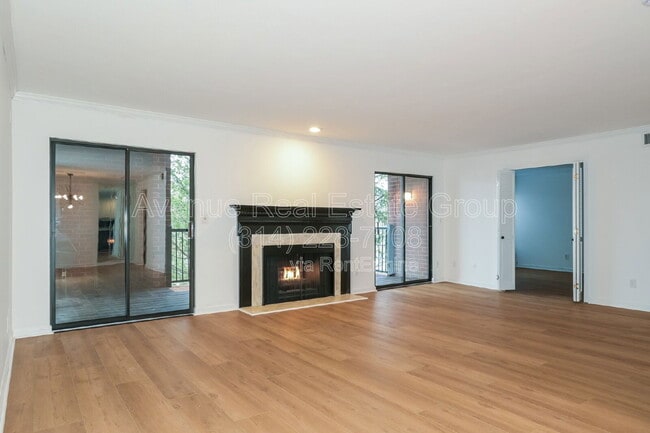 Building Photo - 590 Sarah Ln Unit 301