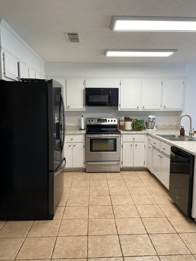 Photo - 16 N Chestnut Dr