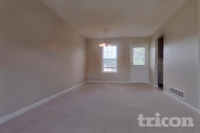 Photo - 404 Remington Ct