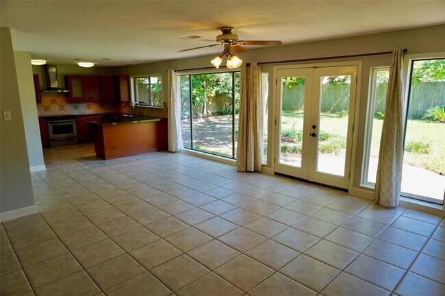 Photo - 9538 Meadowglen Ln