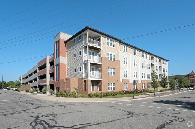 Auburn Square Apartments