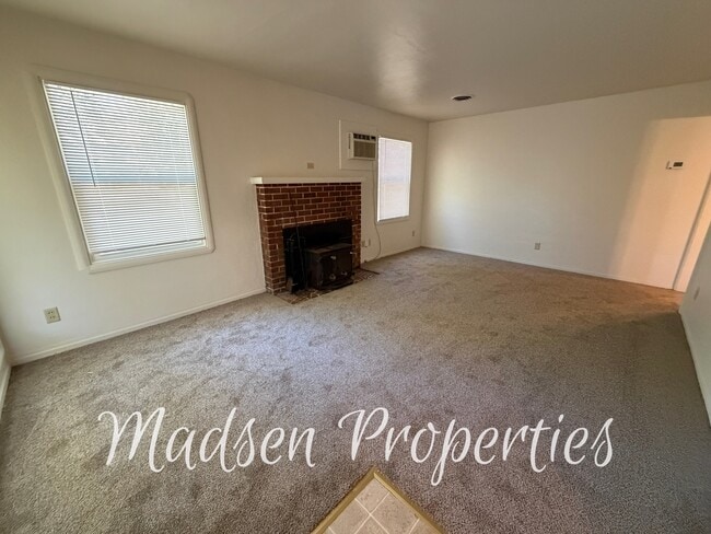 Photo - 325 W 3rd Ave