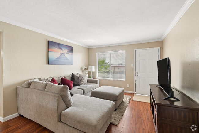2BR, 2BA - 1,000SF - Living Room - Falls of West Oaks