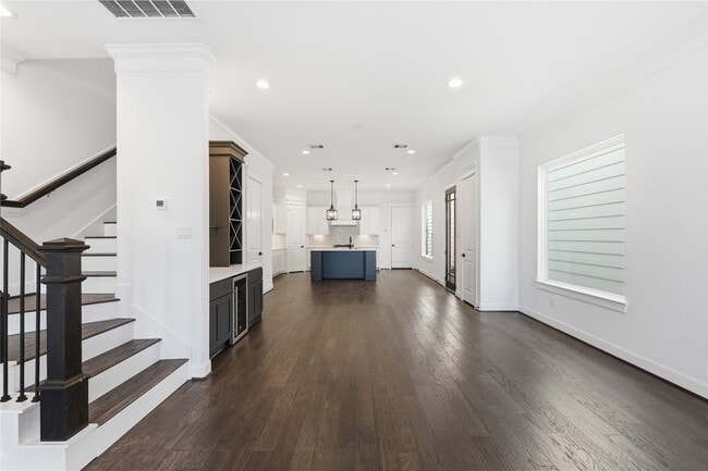 Photo - 819 W 19th St