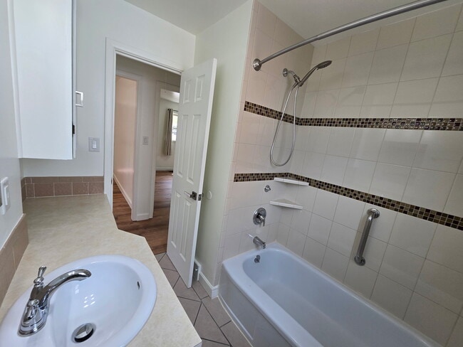 Photo - 1348 W 29th St