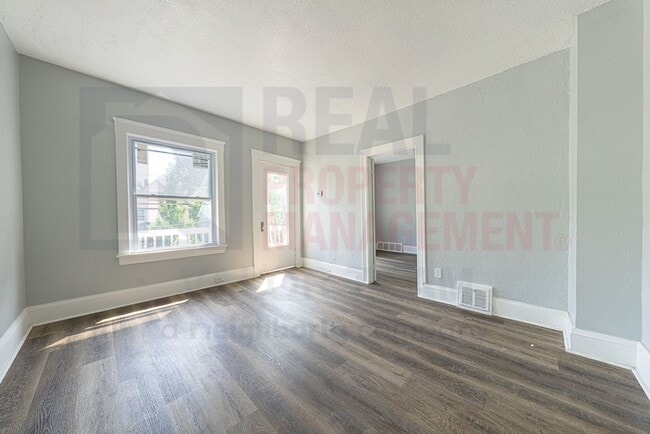 Photo - 2040 W 103rd St Unit Upper