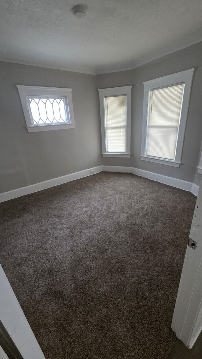 Photo - "2 Bedroom Duplex w/Built in Wine Rack!?! Whaaat?!?!" Unit 1