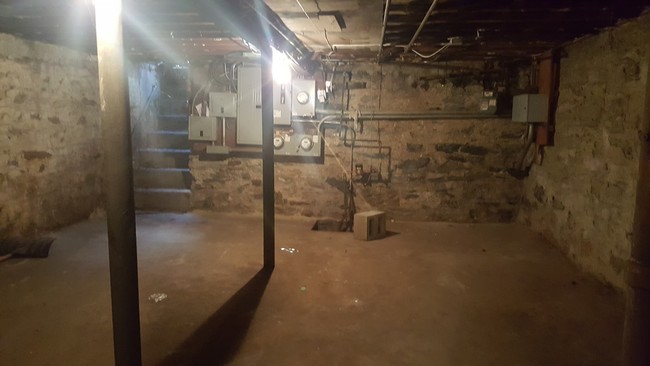 Building Photo - 863 Knickerbocker Rental
