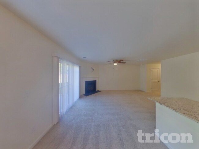 Photo - 1073 Crescent Moon Lp