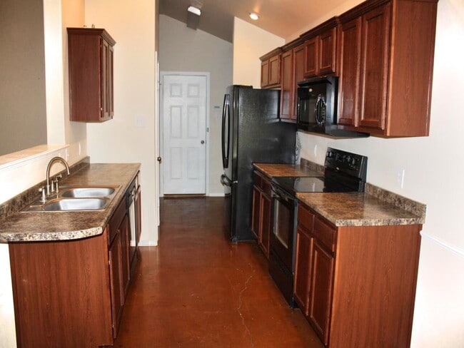 Photo - House Located Between 34th & Milwaukee & Minutes From W. Loop 289 Access!