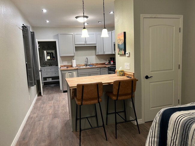 Photo - 2030 Watts Ln