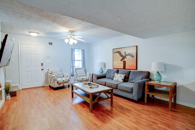 Photo - 2400 Suwanee Ln