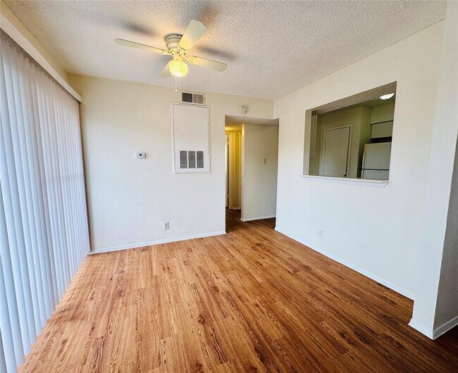 Photo - 8905 Parkfield Dr Unit 101