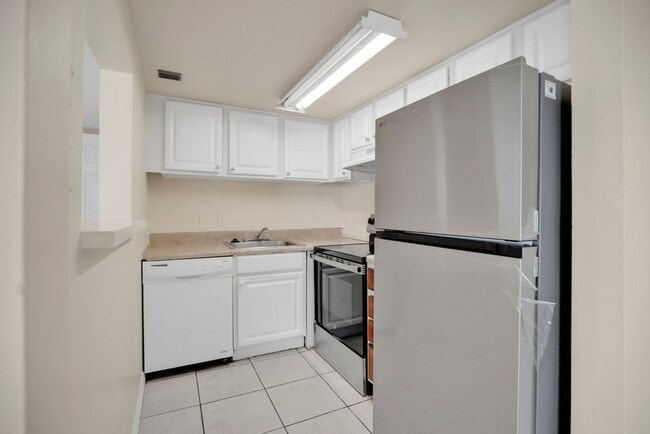 Photo - 2/1 Near UCF