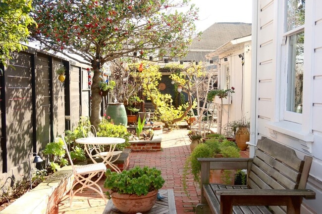 Building Photo - Elegant, Light-Filled Furnished Alameda Home with Indoor-Outdoor Living