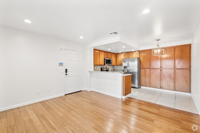 2BR, 1BA - 1,000SF - Living Room